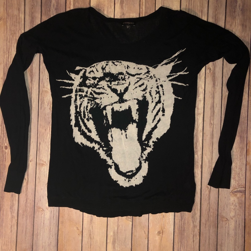Lit weight sweater